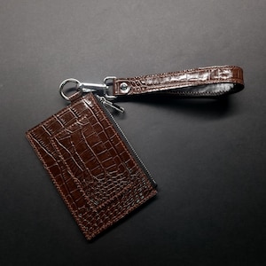Cartera de cuero con llavero, Mini cartera con correa para la muñeca, Cartera de muñeca cosida a mano, Tarjetero de cuero con estampado de cocodrilo, Monedero