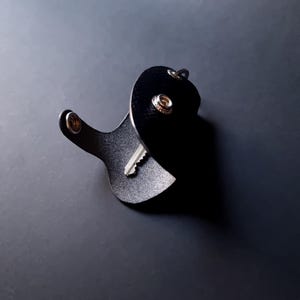Mini portachiavi - Custodia in pelle pieno fiore per chiavi - Portachiavi nero - Accessorio in pelle per lui - Regalo uomo - Regalo insegnante