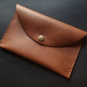 Busta porta soldi - Porta passaporto cucito a mano - Accessorio da viaggio in pelle - Custodia compatta in pelle - Regalo in pelle per uomo - Regalo per fratello