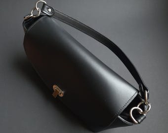 Zwarte Italiaanse leren tas met handvat, draaisluiting, minimalistische draagtas