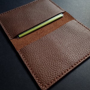 Porte-documents en cuir grainé - Porte-documents d'immatriculation - Étui en cuir personnalisé - Couverture de livre en cuir - Étui en cuir cognac