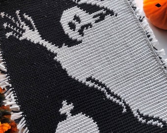 Halloween Crochet Pattern: Glowing Ghost Wall Hanging (PDF Pattern)