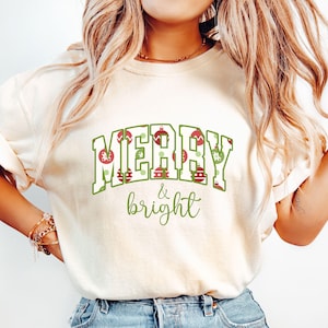 Comfort Colors® Merry Christmas Shirt, Retro Women&#39;s Holiday Tee, Trendy Christmas Tshirt, Oversized Winter Shirt for Her, Xmas Eve Shirt