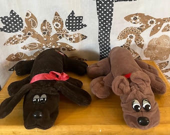1960年代のヴィンテージブルドッグぬいぐるみ：キッチュなビニール製犬