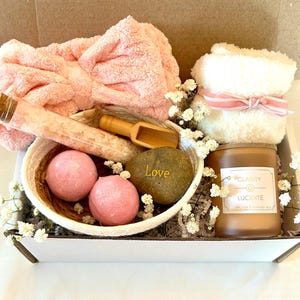 Luxury Spa Gift Box for Her – Self-Care Kit with Bath Bombs, Candle, Salt Soak & More – Birthday, Thank You, Thinking of You