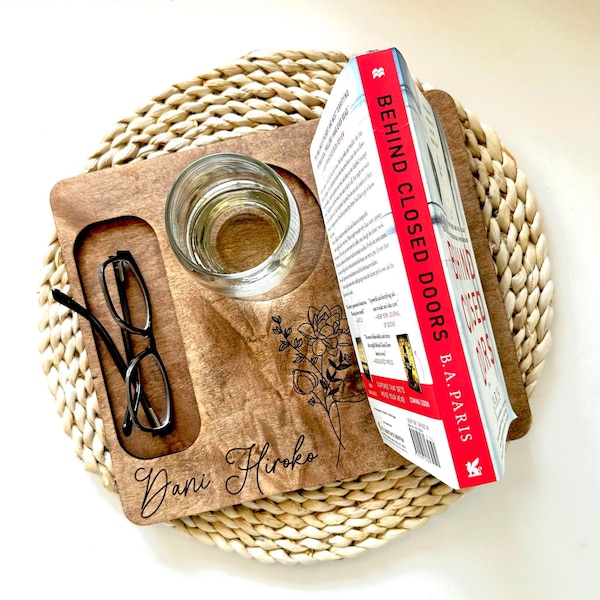 Personalized Wood Book Holder: Engraved Name & Birth Flower