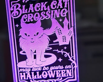 Gruseliges Halloween-LED-Schild mit einem Spukhaus, Kürbis und anderen Elementen der gruseligen Jahreszeit und einzigartigem Halloween-Geschenk-Party-Dekor