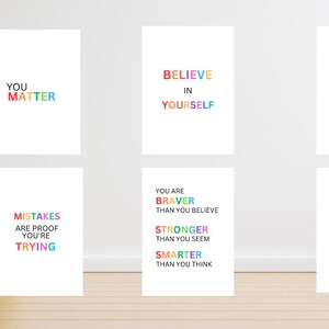 Peut inclure: Six affiches imprimables avec des citations motivantes en couleurs arc-en-ciel. Les citations sont : "You Matter", "Believe in Yourself", "You Are Enough", "Mistakes Are Proof You're Trying", "You Are Braver Than You Believe, Stronger Than You Seem, Smarter Than You Think", et "Celebrate Other People's Success".