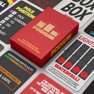 Gioco di carte F1 - PODIUM il gioco di carte da bere ispirato alla Formula 1 / Gioco da 54 carte / Regalo di Formula 1 perfetto per gli appassionati di F1 /