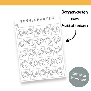 Pu&ograve; includere: Foglio stampabile con 25 forme di sole in bianco e nero da ritagliare. Il foglio ha il testo "SONNENKARTEN" in alto e "DIGITALER DOWNLOAD" in basso.