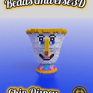 Puede incluir: Un modelo 3D de Chip de La Bella y la Bestia de Disney hecho con cuentas. El modelo está hecho de cuentas de plástico de colores y tiene la forma de una taza de té con una cara sonriente. El modelo está sobre un fondo azul con el texto "Beads Universe 3D" y "Chip Disney" en la parte superior e inferior de la imagen.