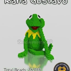 Puede incluir: Una figura verde de Kermit la Rana hecha de pequeños bloques, con un cuello amarillo y boca roja. El texto "Rana Gustavo" está en la parte superior. La figura está etiquetada como "Beadsuniverse3D". El total de cuentas es 16.018.