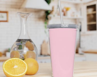 Vaso de plástico rosa sólido con pajita
