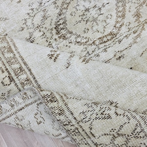 Ivoor vintage tapijt, neutraal tapijt, gedempt Turks tapijt, gebiedsdeken, Anatolisch tapijt, Turks vintage tapijt, vintage beige tapijt, Oushak tapijt 5,6x8,7 voet
