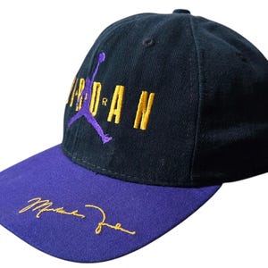 Vintage jaren 90 Nike Michael Jordan snapback hoed gemaakt in de VS paarsgeel afbeelding 4