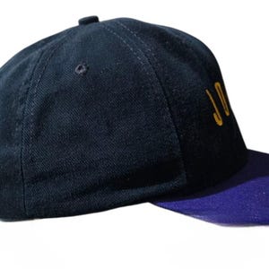 Vintage jaren 90 Nike Michael Jordan snapback hoed gemaakt in de VS paarsgeel afbeelding 9