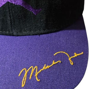 Vintage jaren 90 Nike Michael Jordan snapback hoed gemaakt in de VS paarsgeel afbeelding 3