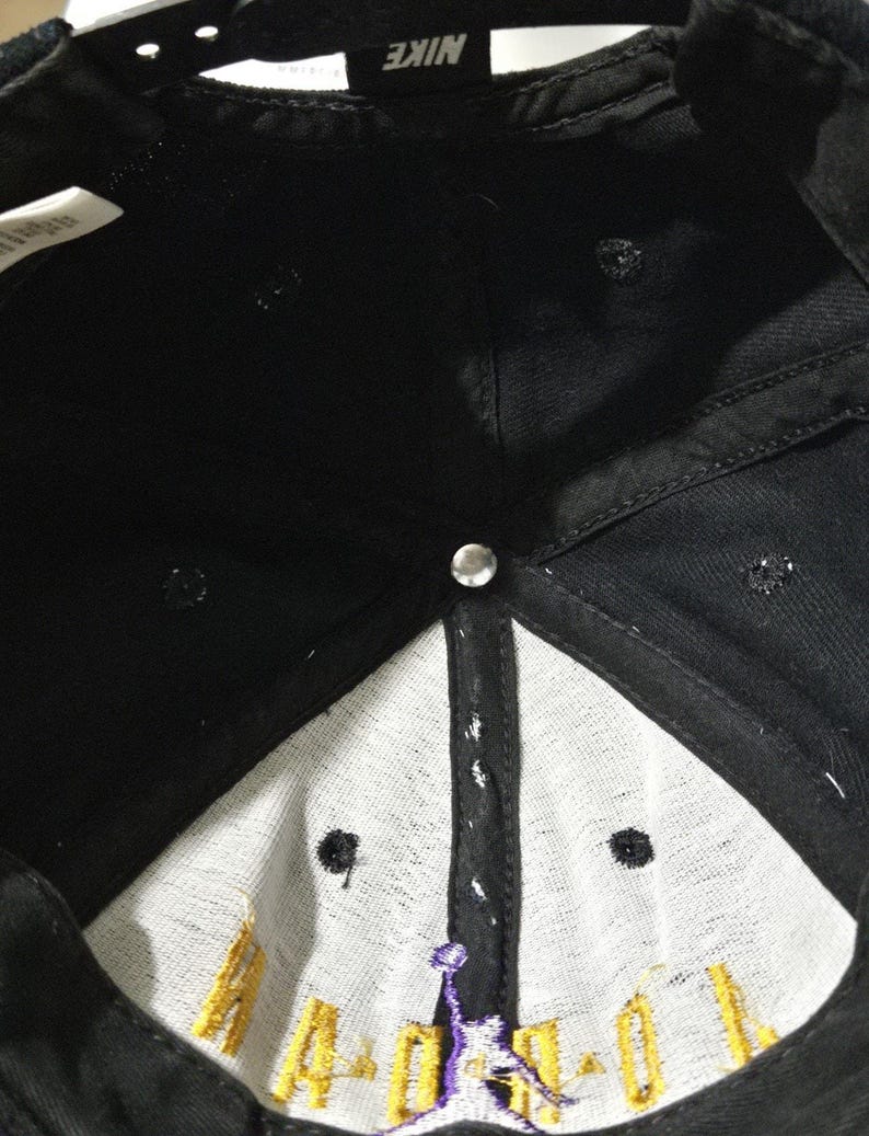 Vintage jaren 90 Nike Michael Jordan snapback hoed gemaakt in de VS paarsgeel afbeelding 12