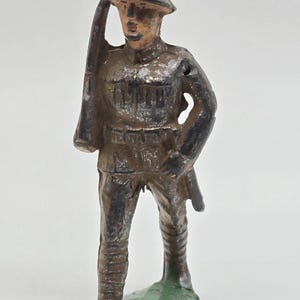 Vintage Lead Metal Toy Marching Soldier With Rifle Manoil No 8 Die Cast Infantry