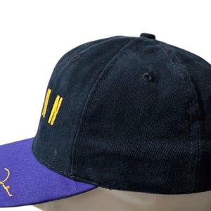Vintage jaren 90 Nike Michael Jordan snapback hoed gemaakt in de VS paarsgeel afbeelding 8