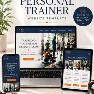 Peut inclure: Une maquette de site web pour entraîneurs personnels, présentant un ordinateur portable, une tablette et un smartphone affichant un site web de fitness. Le design comprend le texte "Personal Trainer" et "Transform Your Fitness Journey Today". Un haltère et un kettlebell sont au premier plan.