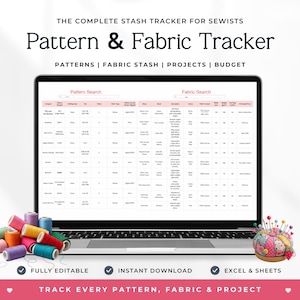Könnte beinhalten: Ein Laptop-Bildschirm zeigt einen digitalen Schnittmuster- und Stoff-Tracker für Näher mit Suchspalten. Der Bildschirm ist von bunten Nähgarnrollen und einem floralen Nadelkissen mit Stecknadeln umgeben.