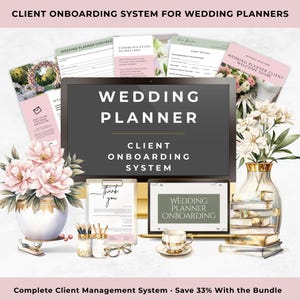 Peut inclure: Un système numérique d'intégration de clients pour organisateurs de mariage avec un écran d'ordinateur affichant le texte Wedding Planner Client Onboarding System, entouré de divers modèles de documents, d'un vase de fleurs roses et de livres.