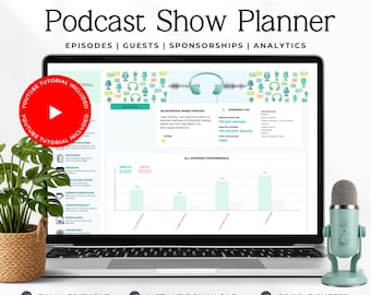 Puede incluir: Un planificador de podcasts digital en la pantalla de una computadora portátil, con secciones para episodios, invitados, patrocinios y análisis. La pantalla muestra gráficos de rendimiento y un icono rojo de tutorial de YouTube.