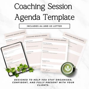 Può includere: Un set di modelli per l'agenda delle sessioni di coaching che include un tablet e pagine stampate con intestazioni rosa tenue e testo nero. Le pagine contengono campi per gli obiettivi della sessione, i pensieri del cliente e i piani d'azione.