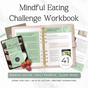 Op de afbeelding: Een Mindful Eating Challenge werkboek met een lichtroze ringband met gouden ringen, een tablet met de 30-Day Mindful Eating Challenge cover, twee verse aardbeien en geprinte pagina's met tekst over bewust eten en 41 pagina's.