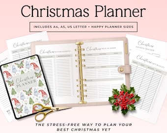 Puede incluir: Un conjunto de planificador navideño que incluye un organizador de anillas, hojas sueltas con tablas para presupuestos de regalos, planificación de comidas y ahorro, una portada con gnomos, tijeras doradas y una rama de acebo.