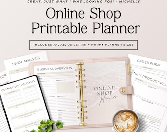 Puede incluir: Un conjunto de planificador imprimible para tienda online que incluye una carpeta beige con anillas doradas, una tableta con una página de análisis de la competencia y varios formularios como resumen de negocio y plan de producto.
