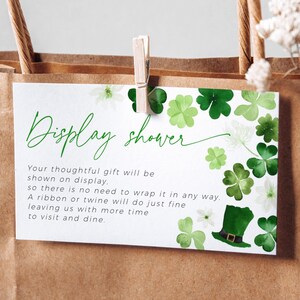 Présentoir cadeau non emballé pour faire-part de mariée Saint-Patrick, insertion d'invitation pour shower de mariage mars verte, carte cadeau trèfle à ne pas emballer, CH101