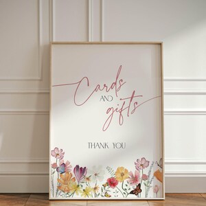 Enseigne pour cartes et cadeaux de fleurs sauvages, goûter pour la douche nuptiale, enseigne de mariage Love is Bloom, affiche de table de fête de futures mariées papillon, BS98