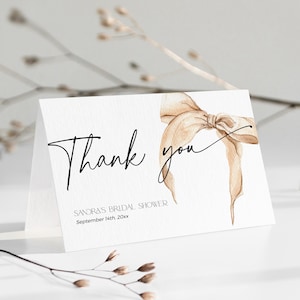 Beige fiocco biglietti di ringraziamento Bridal Shower DOWNLOAD, Lei sta per fare il nodo Grazie nota stampabile, moderno modello neutro per festa del bambino BS60