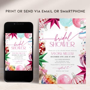 Puede incluir: Una invitaci&oacute;n de ducha nupcial rosa y blanca con un dise&ntilde;o de acuarela de adornos navide&ntilde;os. La invitaci&oacute;n dice "bridal shower" e incluye el nombre "Sandra Miller", la fecha "December 14th, 20XX at 4PM" y la ubicaci&oacute;n "Lilly Rose Residence".