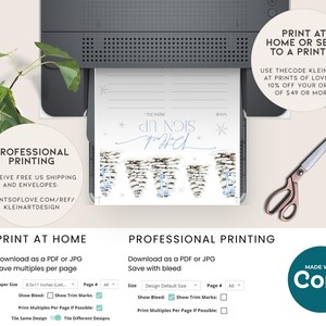 Puede incluir: Dise&ntilde;o de tarjeta de Navidad imprimible con una escena invernal azul y blanca con el texto "Din Nois for Her". El dise&ntilde;o incluye un bosque nevado con &aacute;rboles y copos de nieve. La tarjeta est&aacute; disponible para impresi&oacute;n profesional o impresi&oacute;n en casa.