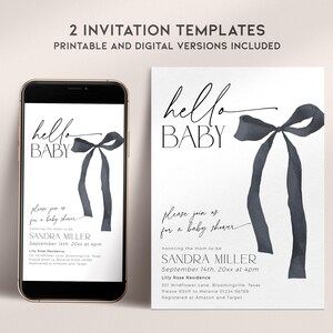 K&ouml;nnte beinhalten: Zwei druckbare Babyparty-Einladungsvorlagen mit einer Aquarell-Schleife und dem Text "hello baby". Die Einladungen sind in Schwarzwei&szlig; mit einer grauen Schleife.