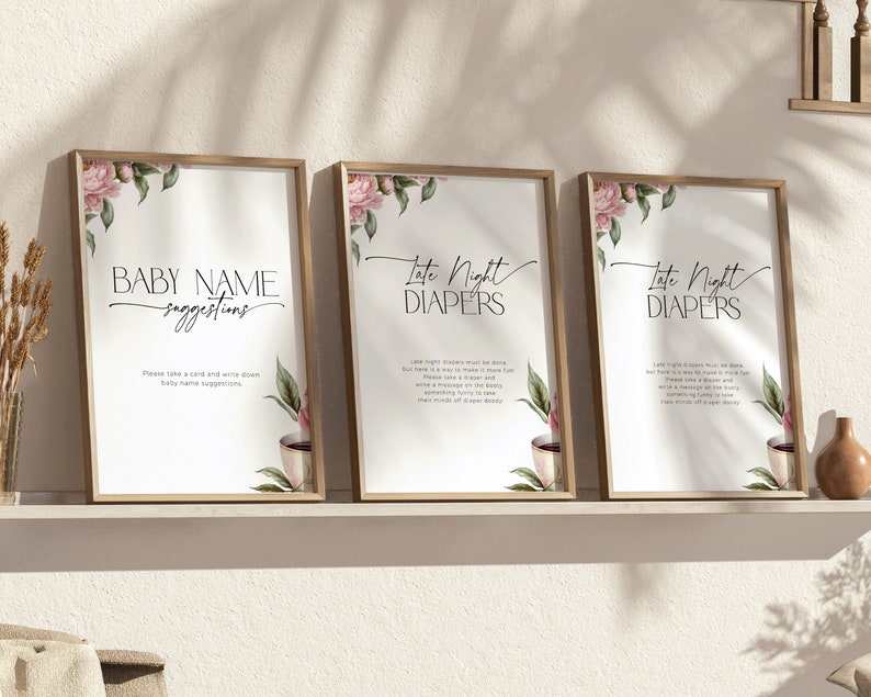 Puede incluir: Tres carteles imprimibles con dise&ntilde;os florales y marcos dorados. Los carteles dicen "Sugerencias de nombres de beb&eacute;", "Pa&ntilde;ales de noche" y "Pa&ntilde;ales de noche".