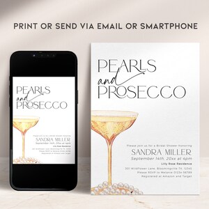 Puede incluir: Una invitaci&oacute;n a una despedida de soltera con una ilustraci&oacute;n de acuarela de una copa de champ&aacute;n y perlas. El texto dice "Pearls and Prosecco" e incluye el nombre de la novia, la fecha, la hora y el lugar.
