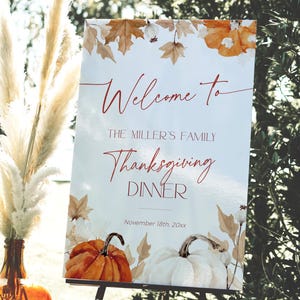 Puede incluir: Cartel de cena de Acci&oacute;n de Gracias con calabazas de acuarela y hojas de oto&ntilde;o. El cartel dice "Welcome to The Miller's Family Thanksgiving Dinner" en una elegante escritura. La fecha es el 18 de noviembre de 20xx.