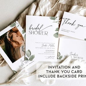 Może przedstawiać: Dwie karty z zaproszeniem z akwarelowym wzorem eukaliptusa. Pierwsza karta to zaproszenie na wiecz&oacute;r panieński z tekstem "bridal shower" oraz imieniem panny młodej i datą. Druga karta to podziękowanie z tekstem "Dziękuję" i tekstem "Sandra's Bridal Shower".