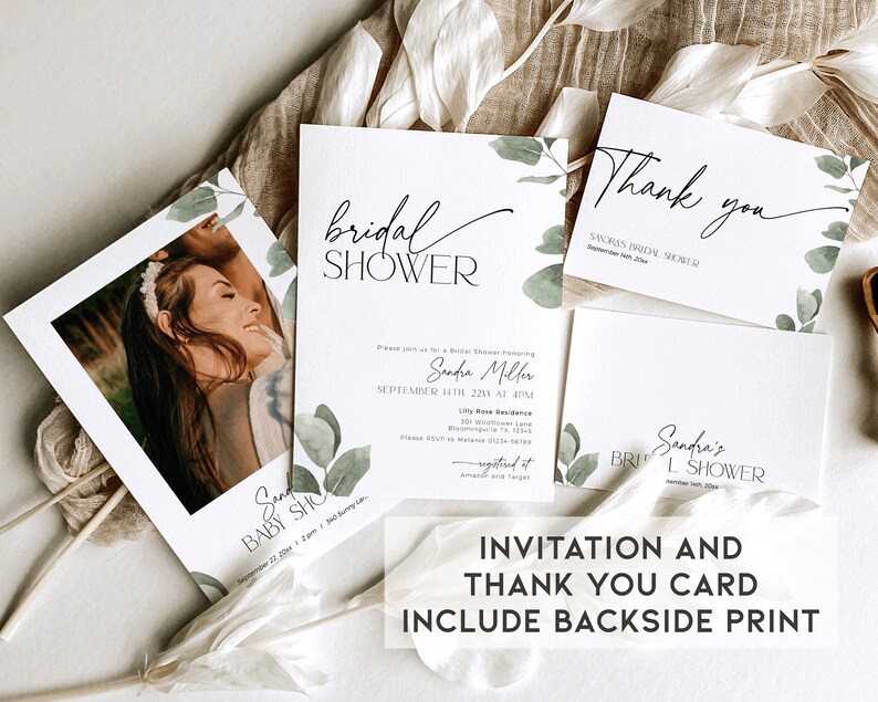 Może przedstawiać: Dwie karty z zaproszeniem z akwarelowym wzorem eukaliptusa. Pierwsza karta to zaproszenie na wiecz&oacute;r panieński z tekstem "bridal shower" oraz imieniem panny młodej i datą. Druga karta to podziękowanie z tekstem "Dziękuję" i tekstem "Sandra's Bridal Shower".