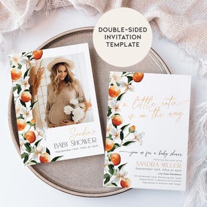 Pode incluir: Modelo de convite para ch&aacute; de beb&ecirc; de duas faces com um design floral com flores e folhas de laranja. A frente do cart&atilde;o tem uma foto de uma mulher gr&aacute;vida e o texto "Sandra's Baby Shower" e "September 14th, 20xx at 4pm". O verso do cart&atilde;o tem o texto "A little catie is on the way" e "Join us for a baby shower honouring the mama to be Sandra Miller September 14th, 20xx at 4pm Lily Rose Residence 1211 Wildwood Lane, Broomfield, Texas Please RSVP to [email protected] or [phone number]  Registry at Amazon and Target"