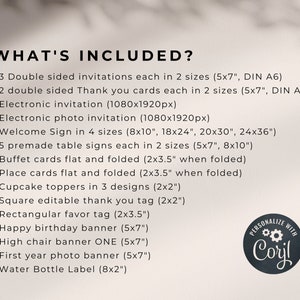 Puede incluir: Una lista de art&iacute;culos incluidos en un paquete de imprimibles para fiestas. La lista incluye invitaciones, tarjetas de agradecimiento, letreros de bienvenida, letreros de mesa, tarjetas de buffet, tarjetas de lugar, adornos para cupcakes, etiquetas de agradecimiento, etiquetas de favor, pancartas y etiquetas para botellas de agua. El texto "PERSONALIZAR CON Coryl" est&aacute; en un c&iacute;rculo en la parte inferior derecha de la imagen.