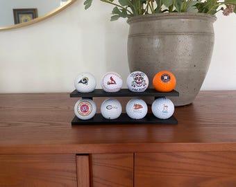 Golf Ball Display Stand: Holds 8 Golf Balls
