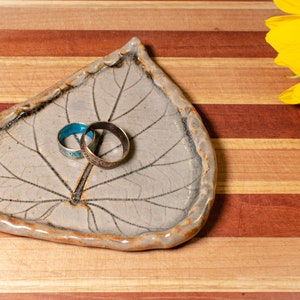 Leaf Imprint Trinket Dish – Handmade Ceramic Leaf Dish, Stoneware Leaf Teabag Rest, Fall Leaf Jewelry Dish, Leaf Spoon Rest, Grey Leaf Decor