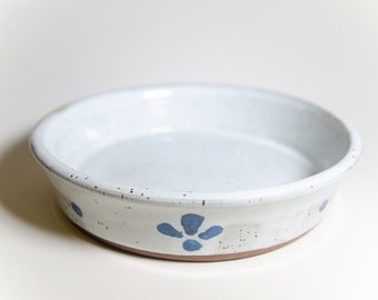 White Ceramic Pie Dish With Blue Floral Accents – Handmade Oven-Safe Bakeware, Wheel-Thrown Ovenware, Farmhouse Speckled Stoneware Pie Plate