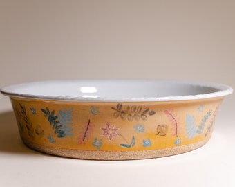 11インチ セラミックパイ皿 溝付き縁と秋の紅葉模様 – オーブン対応ベーキングウェア、ろくろ成形オーブンウェア、自然と植物を愛する人のためのパイ皿