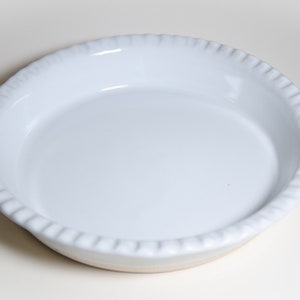 11&quot; White Ceramic Pie Dish With Fluted Rim – Oven-Safe Bakeware, Wheel-Thrown Ovenware, Farmhouse Cooking Ceramic, White Stoneware Pie Plate